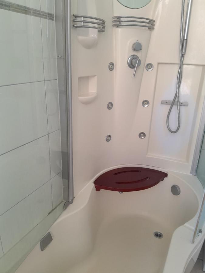 Villa La Desiree - Haut De Villa, 68M2, 8 Personnes Max, Climatise, 4 Etoiles, 120M2 De Jardin Et Parking, Wifi, Vu Mer Antibes Exterior foto